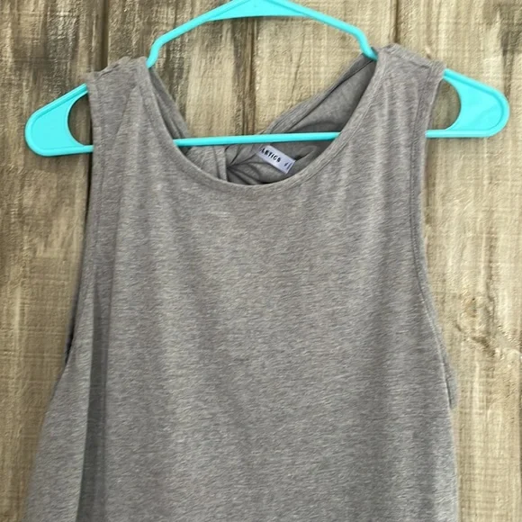 Fabletics XL twisted back tank - Picture 2 of 5
